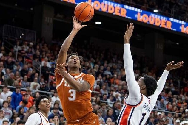 Texas riding Dailyn Swain's hot streak into South Carolina matchup