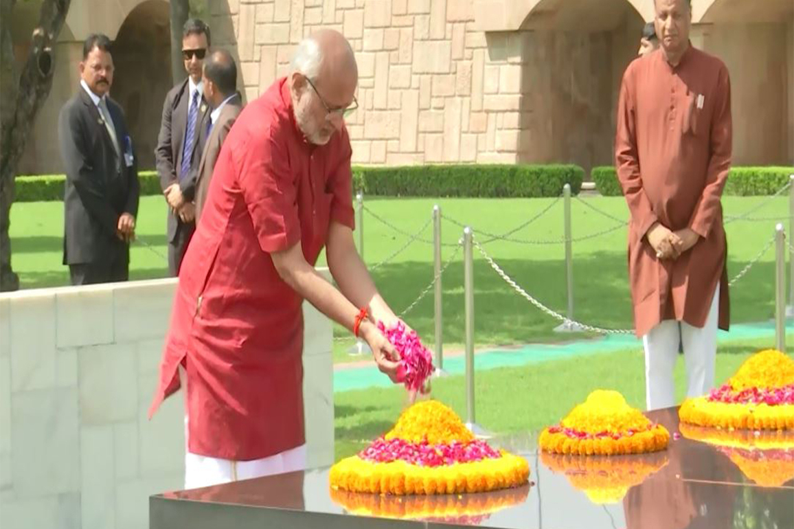 Vice President CP Radhakrishnan pays tribute to Mahatma Gandhi at Rajghat