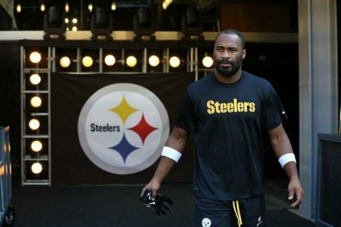 Steelers release veteran WR Robert Woods, reportedly at his request