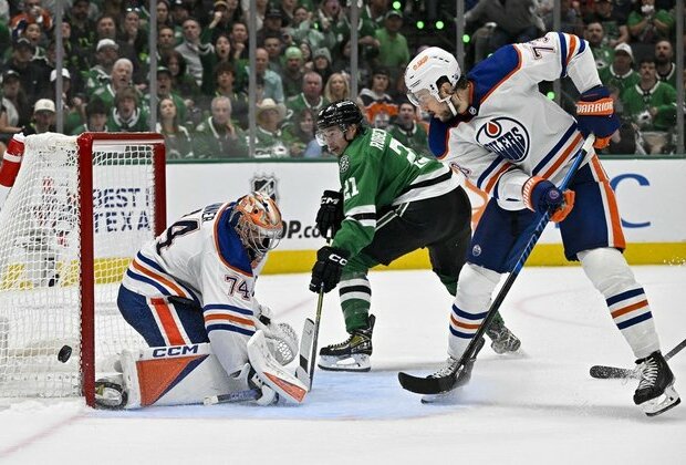 Stars strike in third period, beat Oilers in Game 2