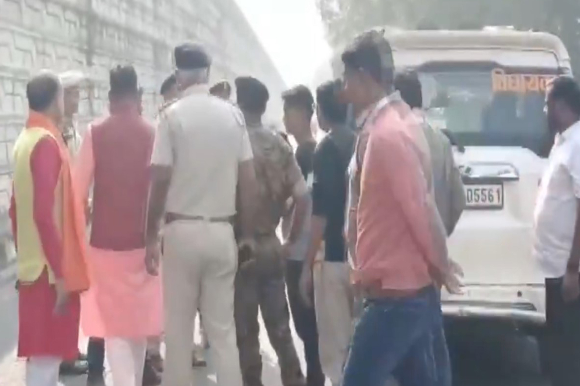 Bihar polls: Congress, BJP supporters scuffle at Araria polling booth