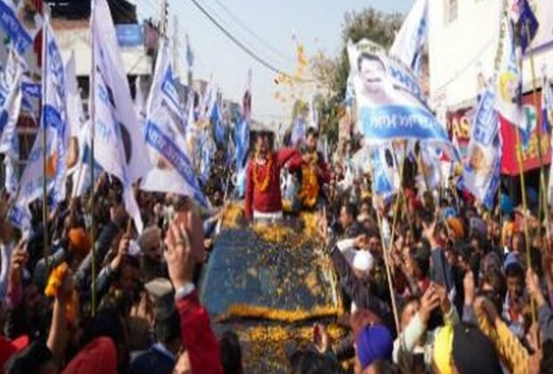 Arvind Kejriwal appeals to people to vote for AAP at street corner meeting in Punjab's Hoshiarpur