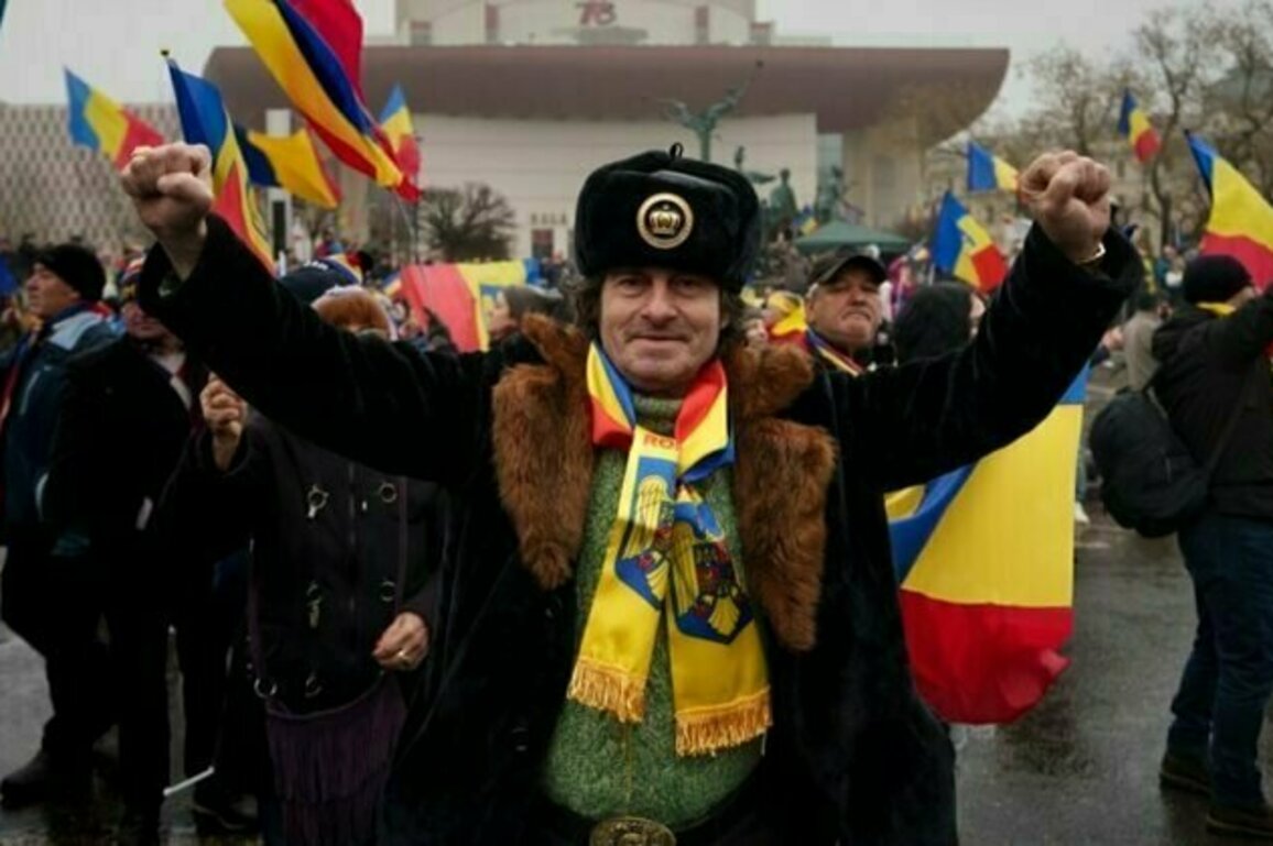 Tens of thousands protest government before Romania's election