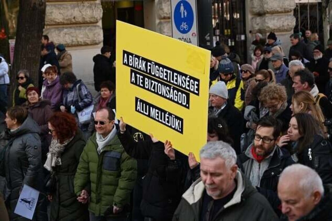 Magyarorszag: Perek ellehetetlenitese alaassa a jogallamisagot