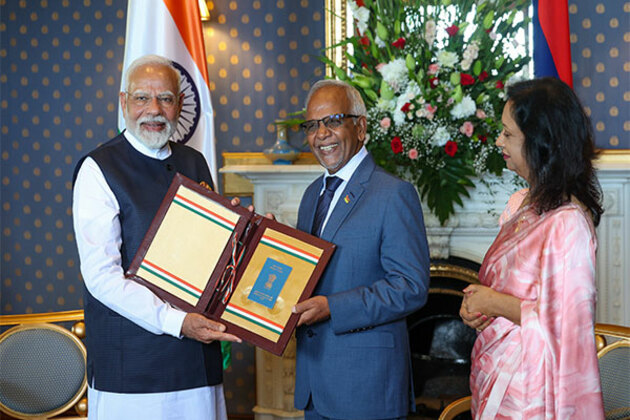 PM Modi hands over OCI Cards to Mauritius President, First Lady