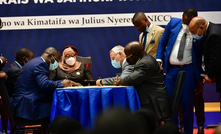 Mines minister Doto Biteko (left), president Samia Suluhu Hassan (centre), and Black Rock CEO John de Vries at the signing.