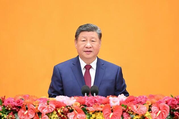 Xi's Album | Xi extends Chinese New Year greetings to ring in Year of Horse
