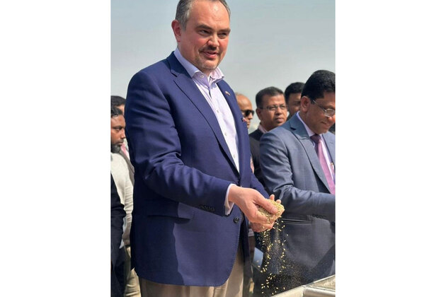 60,000 tons of wheat from the United States arrives in Bangladesh