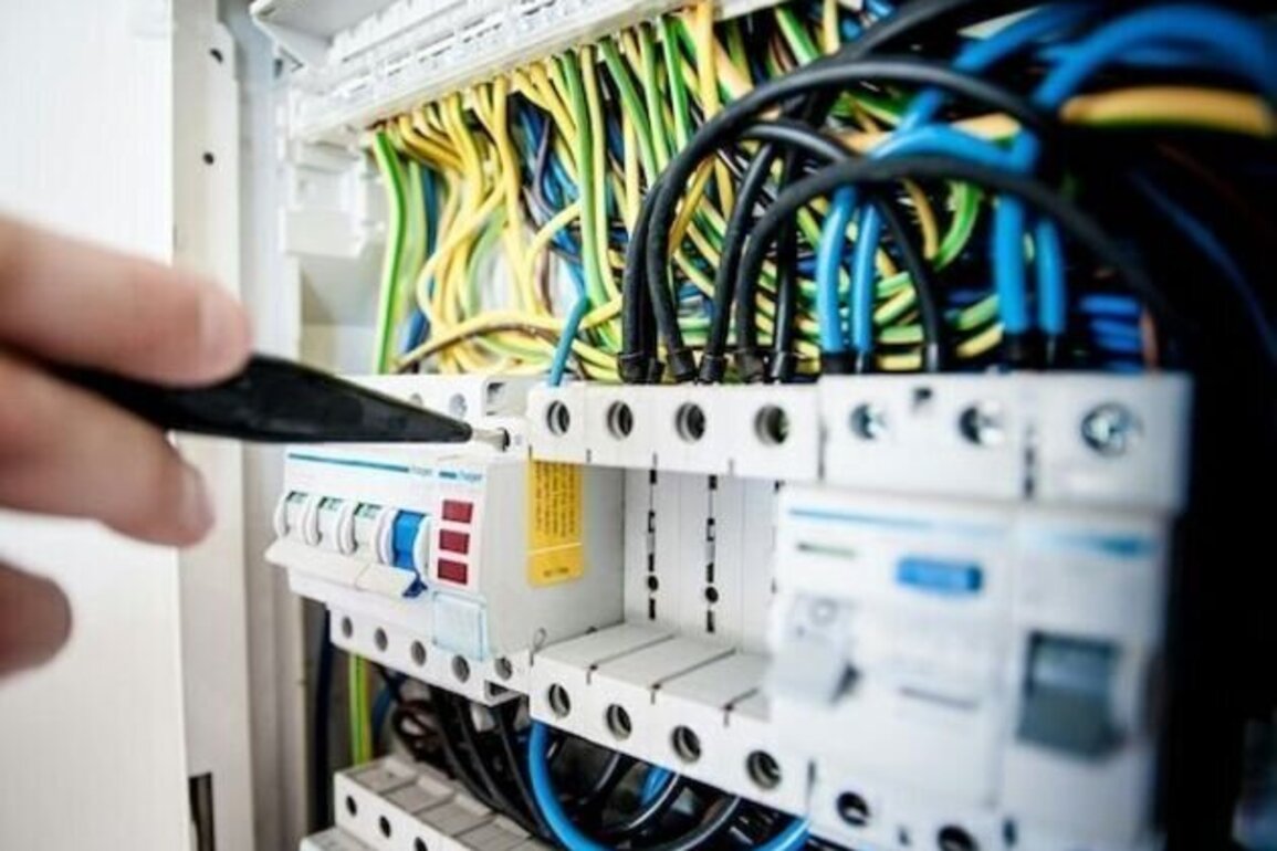 5 Compliance risks electrical businesses face & how to stay ahead