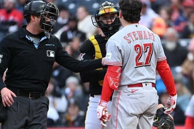 Pirates wreck Reds; tie MLB record for consecutive walks