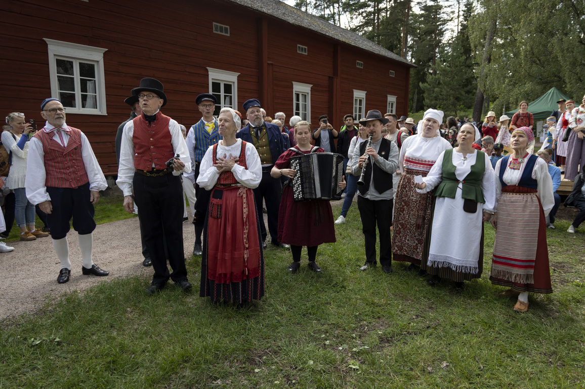 FINLAND-HELSINKI-SEURASAARI ISLAND-MIDSUMMER FESTIVAL-EVE