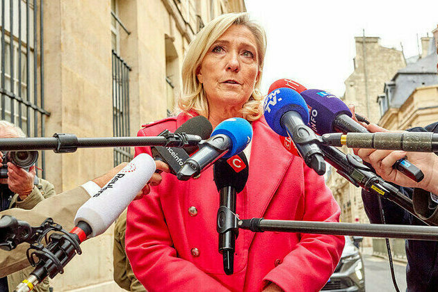 Le Pen vows to block any new French government