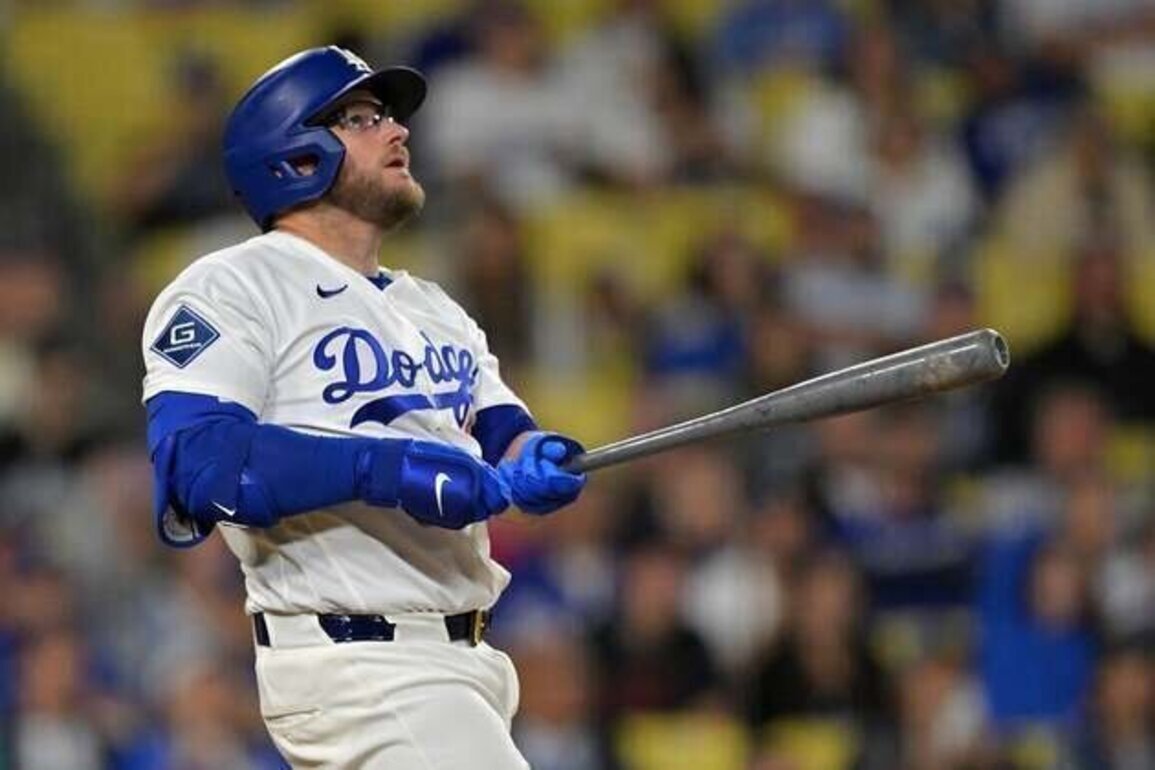 MLB roundup: Dodgers walk off Rangers on Max Muncy's 3rd HR of night