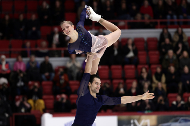 (SP)FINLAND-HELSINKI-FIGURE SKATING-ISU GRAND PRIX-PAIRS