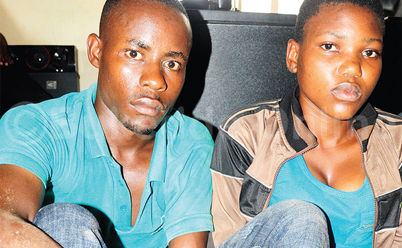 Julius Atwebembire ne Peace Asimirwe nga bali ku poliisi. Julius Atwebembire ne Peace Asimirwe nga bali ku poliisi.