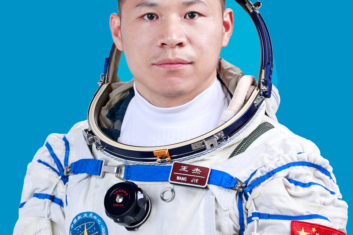 (SpotNews)CHINA-SHENZHOU-20-CREW (CN)