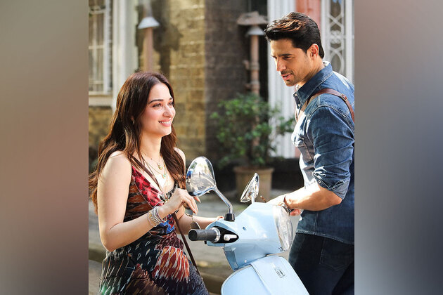 Sidharth Malhotra, Tamannaah Bhatia look cute in 'Vvan' BTS picture