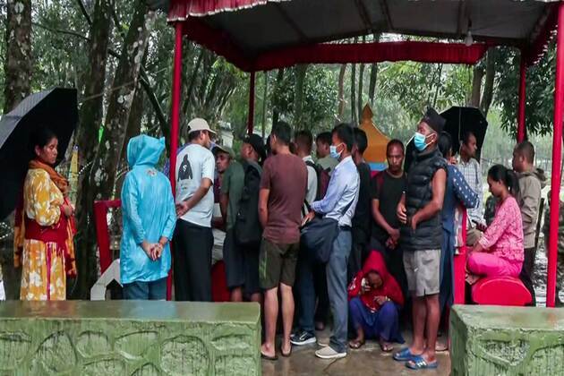 675 dead, over 2400 missing as search and rescue operations continue across Nepal following flash floods