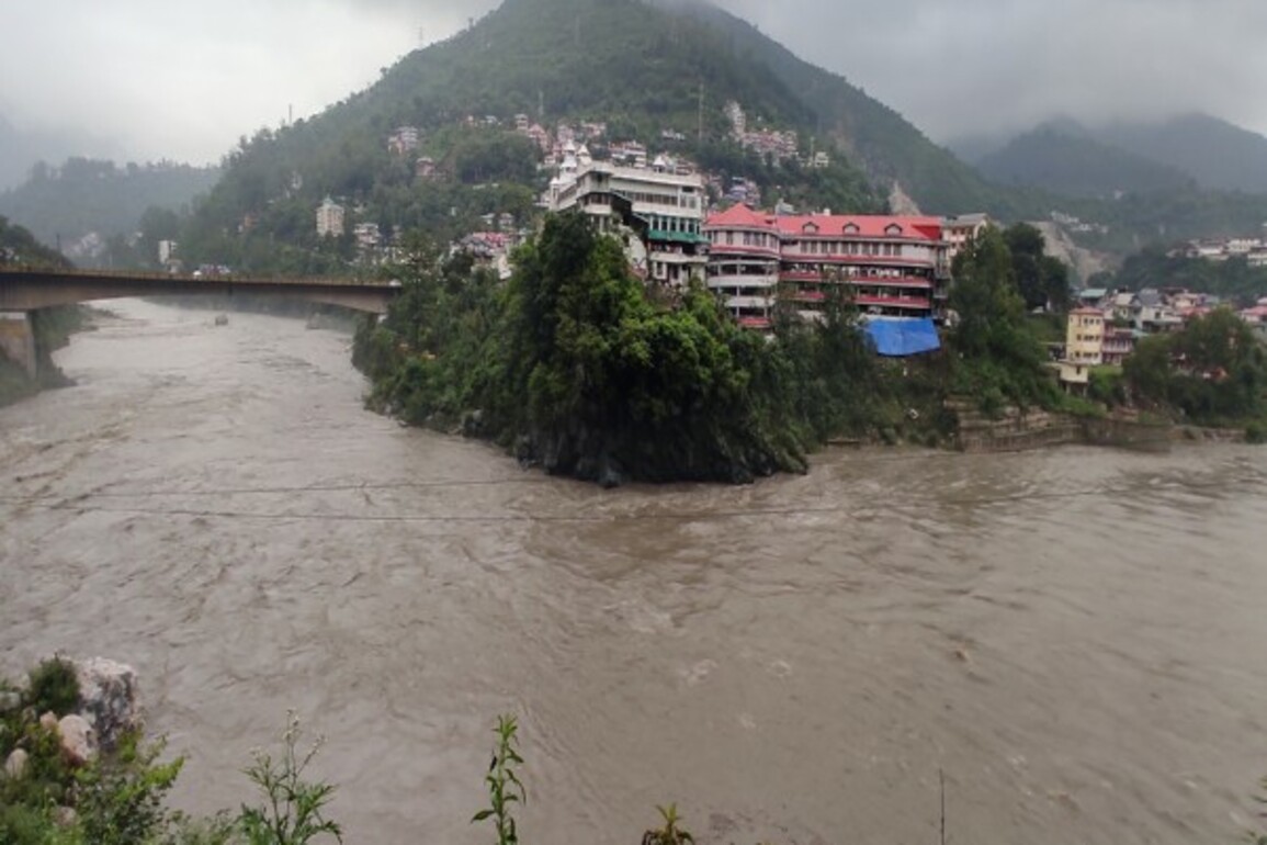 Heavy rains disrupt traffic, power, water supply across Himachal; 269 roads blocked, 285 transformers affected