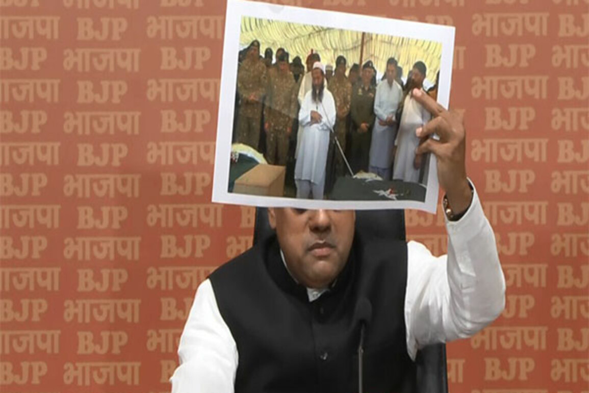 Whenever terrorism raises ist head, we will show these pictures: BJP's Sambit Patra exposes Pak-terror tango