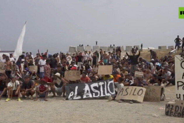 hundreds of migrants demand asylum in Spanish enclave