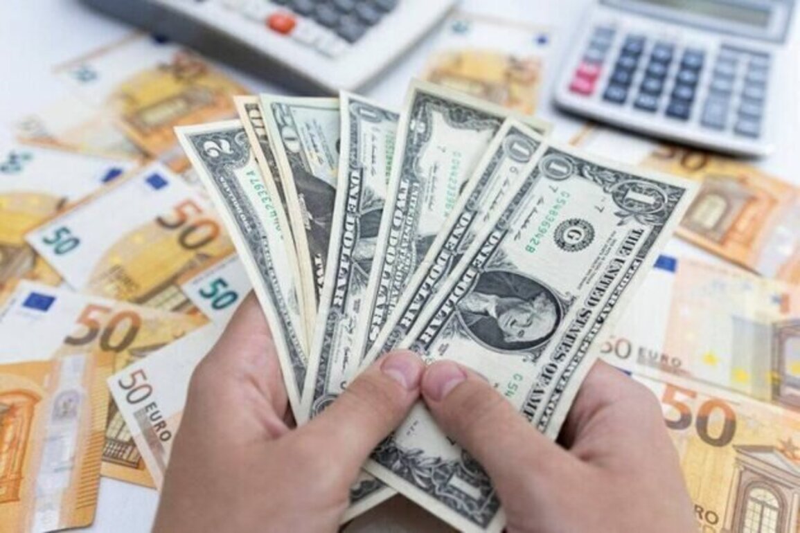 U.S. dollar declines Amid Anticipation of Central Bank Decisions