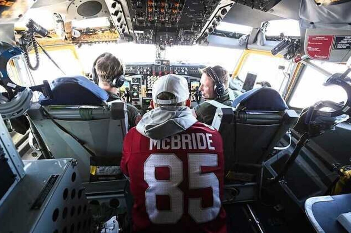Cardinals Players Get Behind-The-Scenes Look At Military Aviation