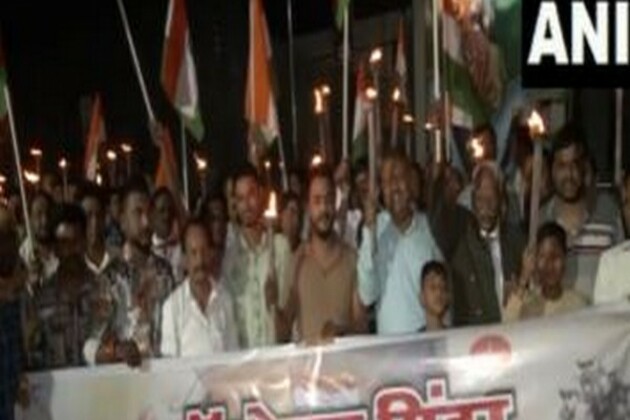 Nagpur: People carry out grand torch rally to celebrate grand valor of Indian Army