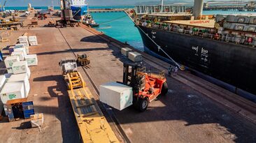 Embarque de rochas ornamentais no Pecém