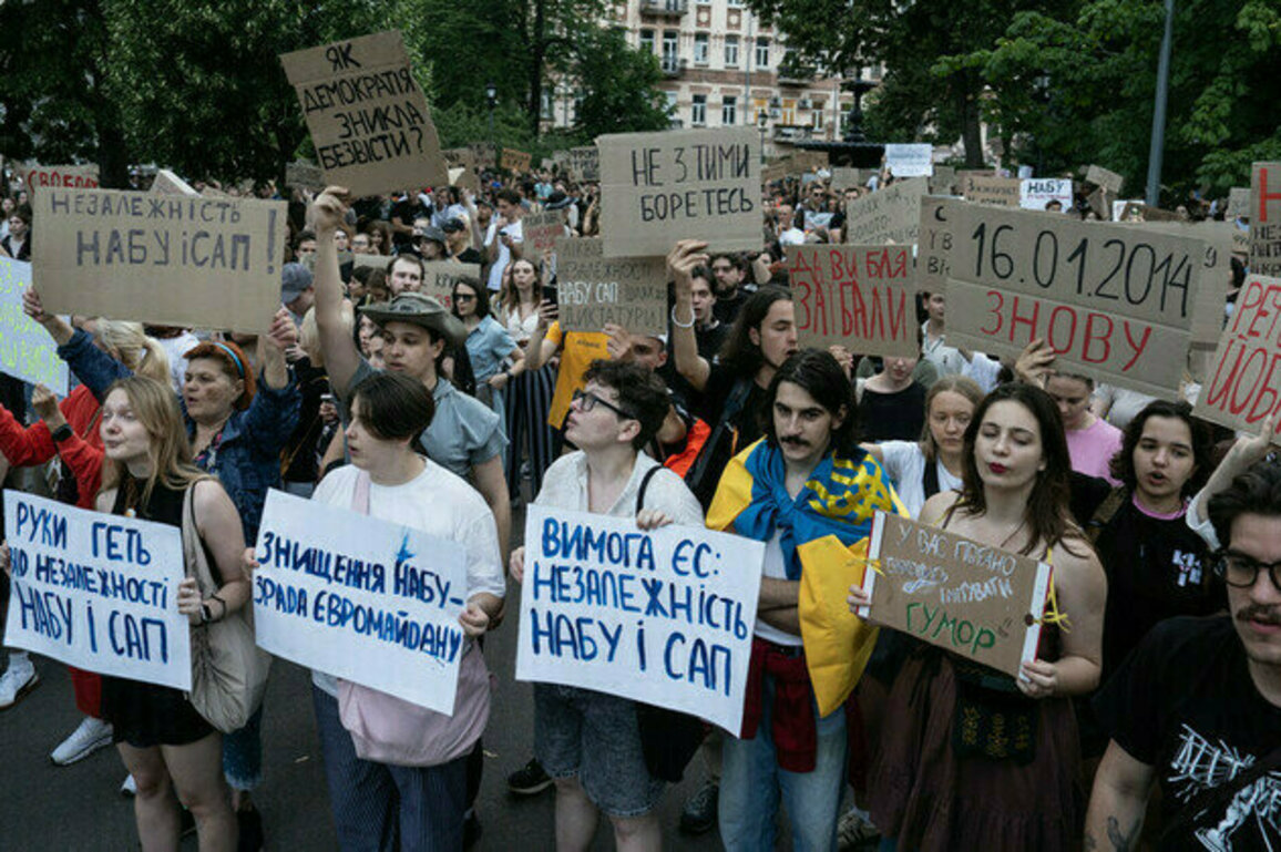 Kremlin comments on Zelenskys crackdown on anti-corruption agencies