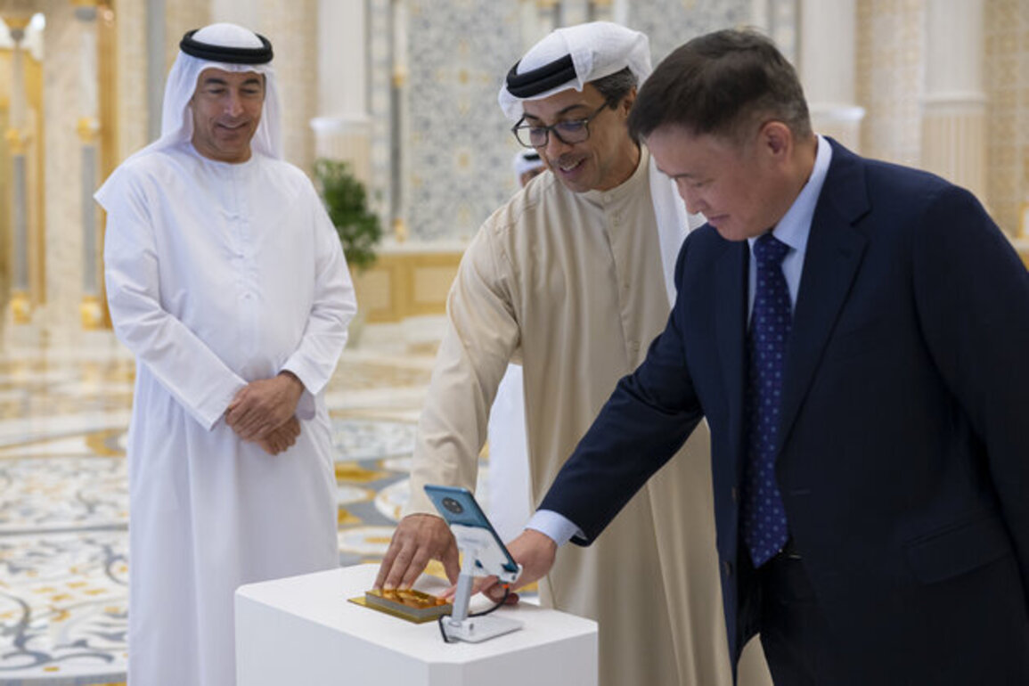 Mansour bin Zayed executes first direct digital payment; witnesses launch of strategic initiatives to enhance financial cooperation, interlink financial infrastructures between UAE, China