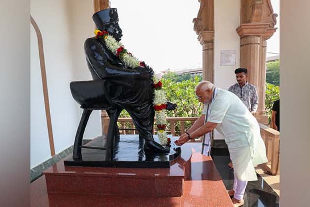 "People like me derive inspiration from Param Pujya Doctor Sahab": PM Modi offers tribute at RSS founder Hedgewar's memorial in Nagpur