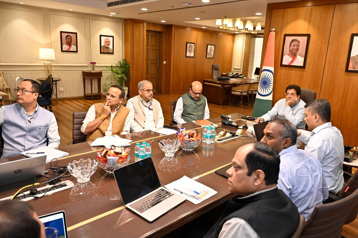 Amid global headwinds, Piyush Goyal holds meeting with precious metals sector to review stability measures
