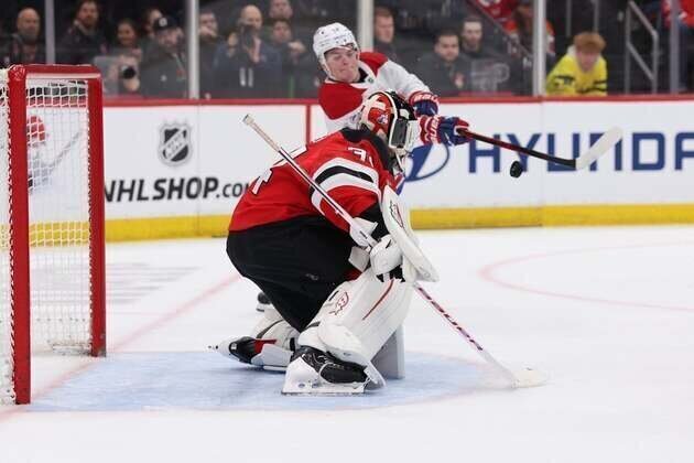 Habs outlast Devils in shootout to earn eighth straight victory
