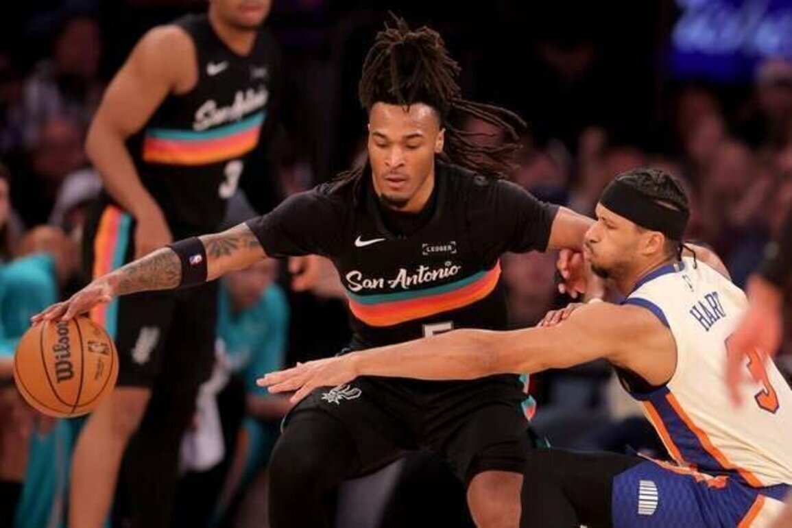 Knicks excel, snap Spurs' 11-game winning streak