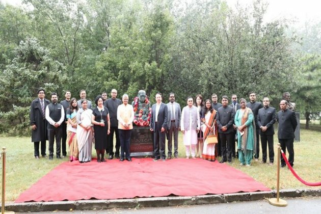 Indian Embassy in China celebrates Gandhi Jayanti at Jintai Art Museum in Beijing