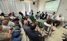 Reunião de anúncio de aporte no hospital