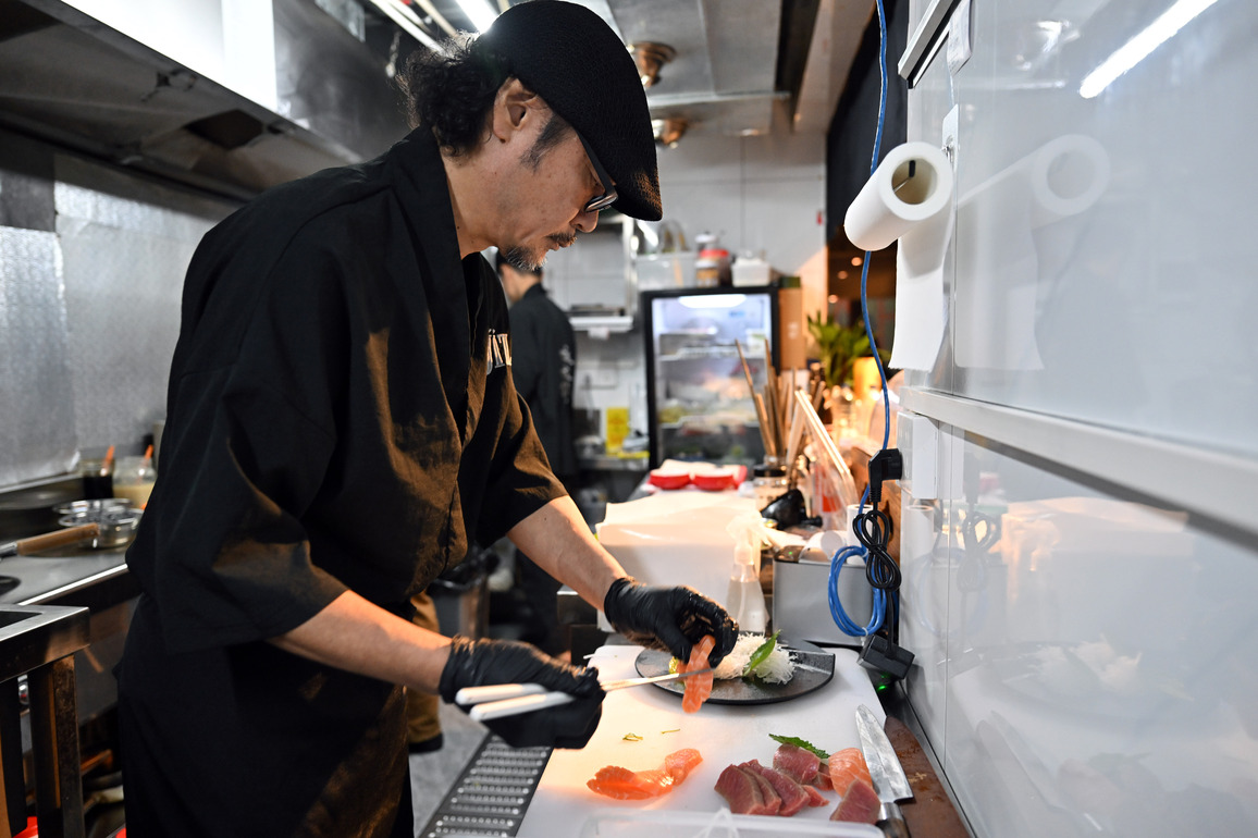 CHINA-HAINAN-HAIKOU-JAPANESE RESTAURATEUR (CN)
