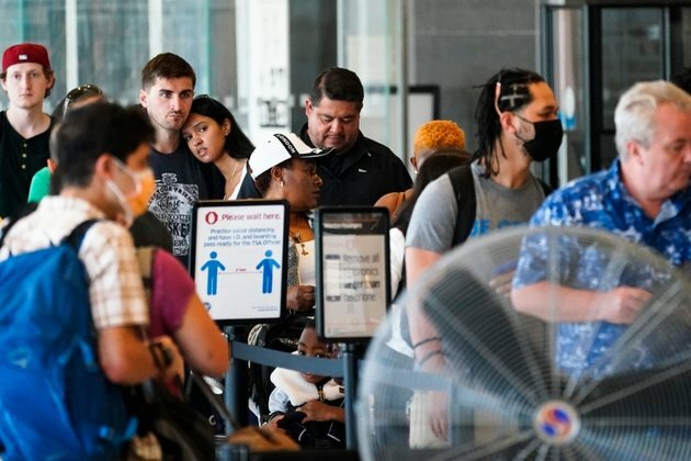 Pre-Pandemic-Sized Crowds Descend on US Airports for Holiday