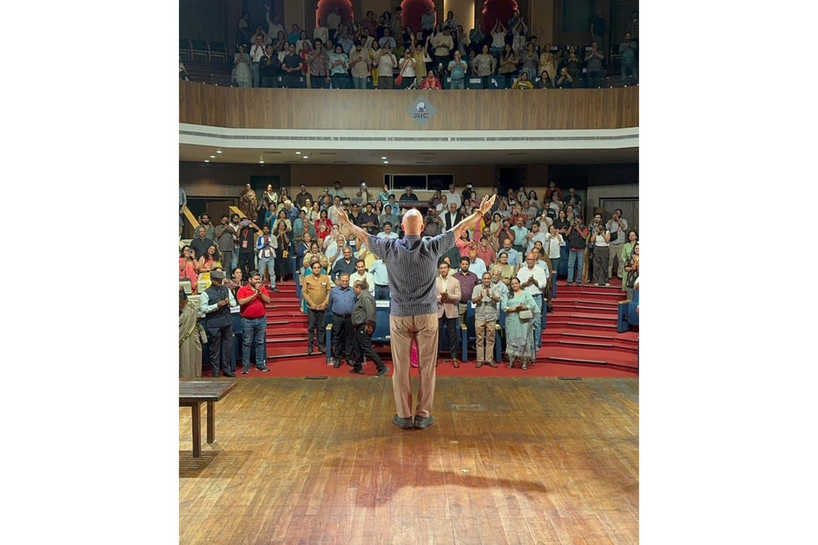 Anupam Kher celebrates 500th show of 'Kuch Bhi Ho Sakta Hai', says "I stand on stage with the same excitement..."