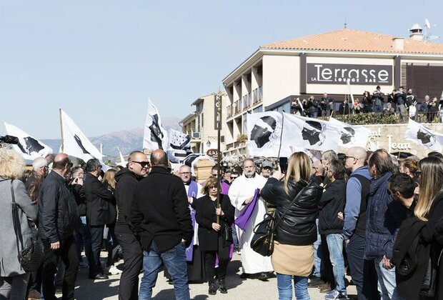 Corsicans vow to resist Paris restriction on language