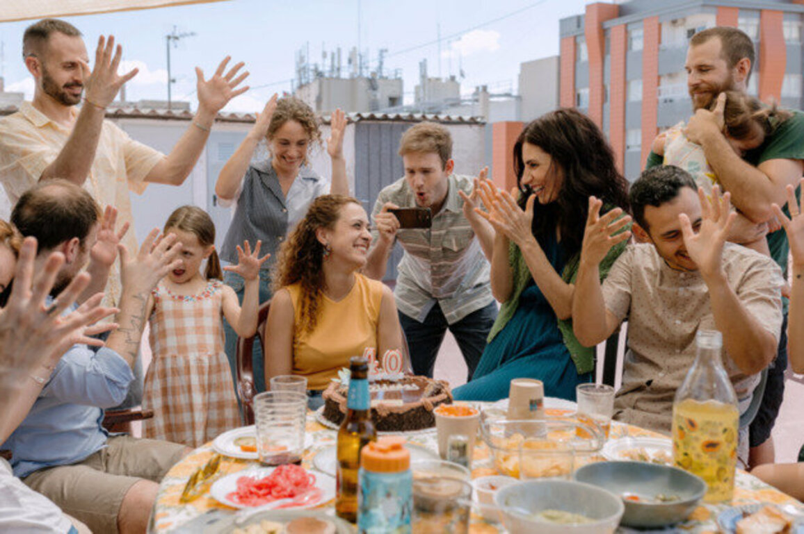 Deaf: a powerful film about the real struggles of deaf families navigating medical institutions and parenthood