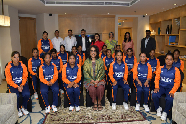 Indian Women's Cricket Team for the Blind meets Sri Lankan Prime Minister