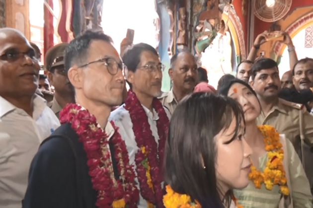 Japanese Envoy to India offers prayers at Hanumangarhi, Ram Janmabhoomi in Ayodhya