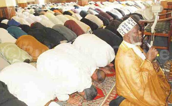 Mubajje ng'akulembeddemu abasiraamu mukusaala eid ku Old Kampala Mubajje ng'akulembeddemu abasiraamu mukusaala eid ku Old Kampala
