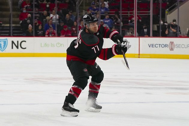 High-scoring Hurricanes bring hot streak to New Jersey
