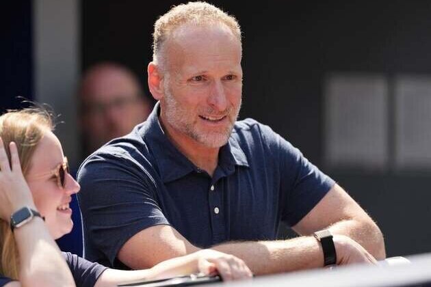 Mark Shapiro inks 5-year deal to stay as Jays' president, CEO
