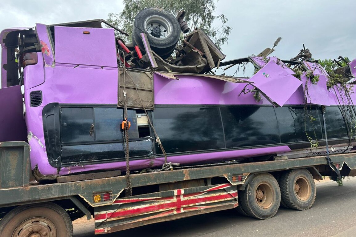 (SpotNews) CAMBODIA-KAMPONG THOM-BUS-CRASH