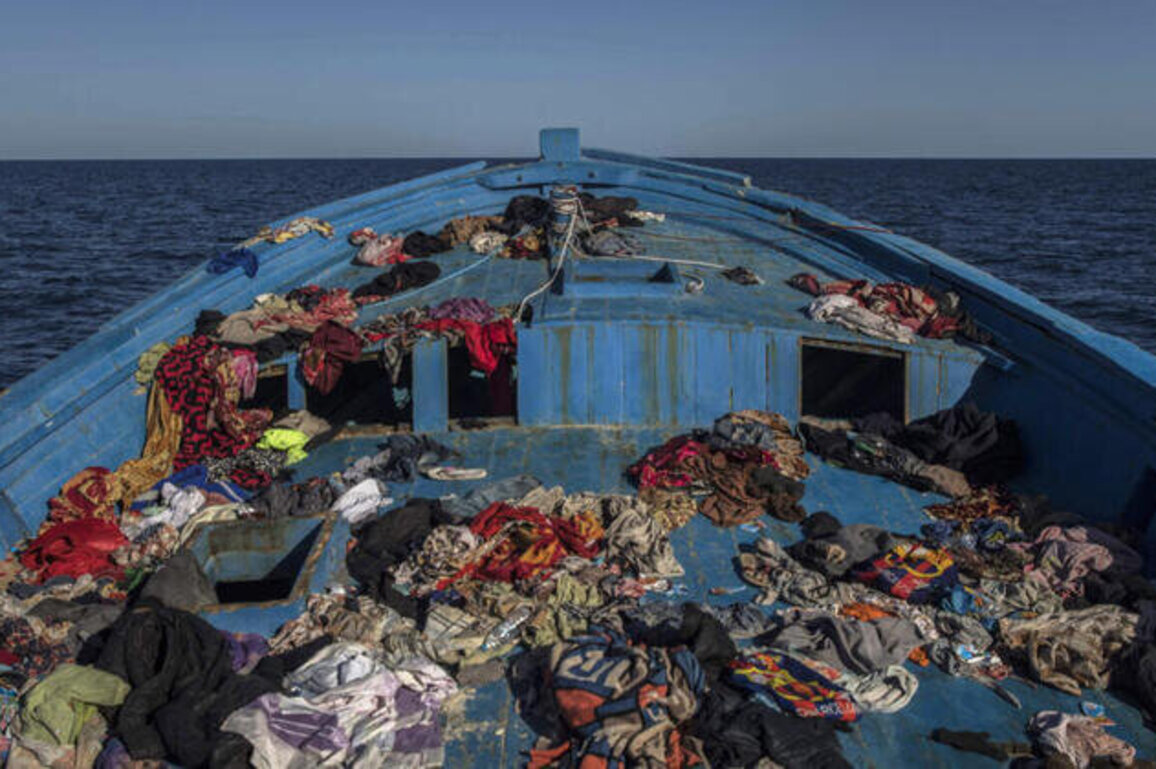 Dozens of migrants presumed dead after boat capsizes off Libyan coast