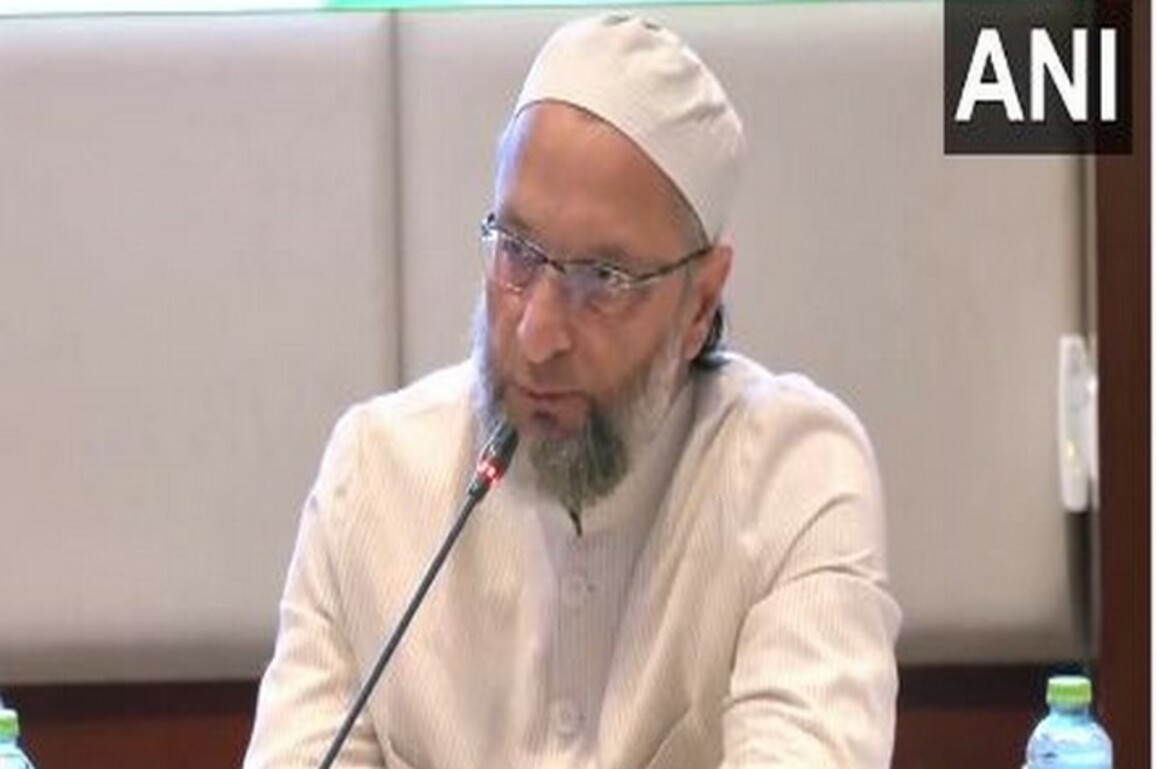 Asaduddin Owaisi calls Pakistan a failed state during interaction in Bahrain